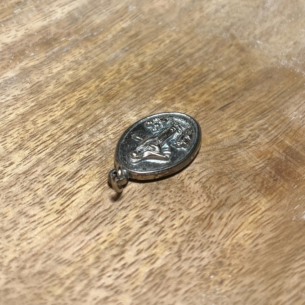 Vintage Catholic Mary Our Lady of Medugorje Silver Tone Medal Pendant - Picture 7 of 13